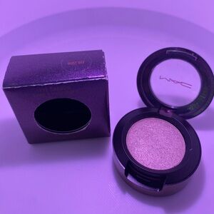MAC cosmetics Dust Off frost eye shadow
